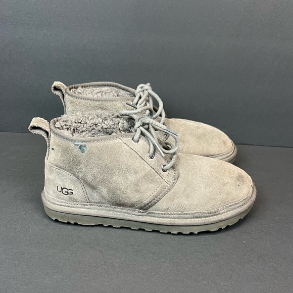 UGG Men’s Gray Neumel 3236 Suede Lace Up Round Toe Chukka Boot Size US 9 - Picture 2 of 8